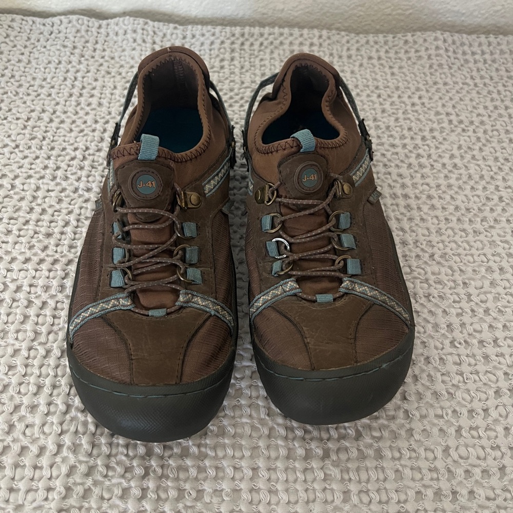 Women’s Brown Hiking Shoes